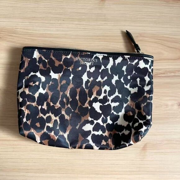 VICTORIA'S SECRET ZIP MAKEUP BAG - Picture 1 of 7